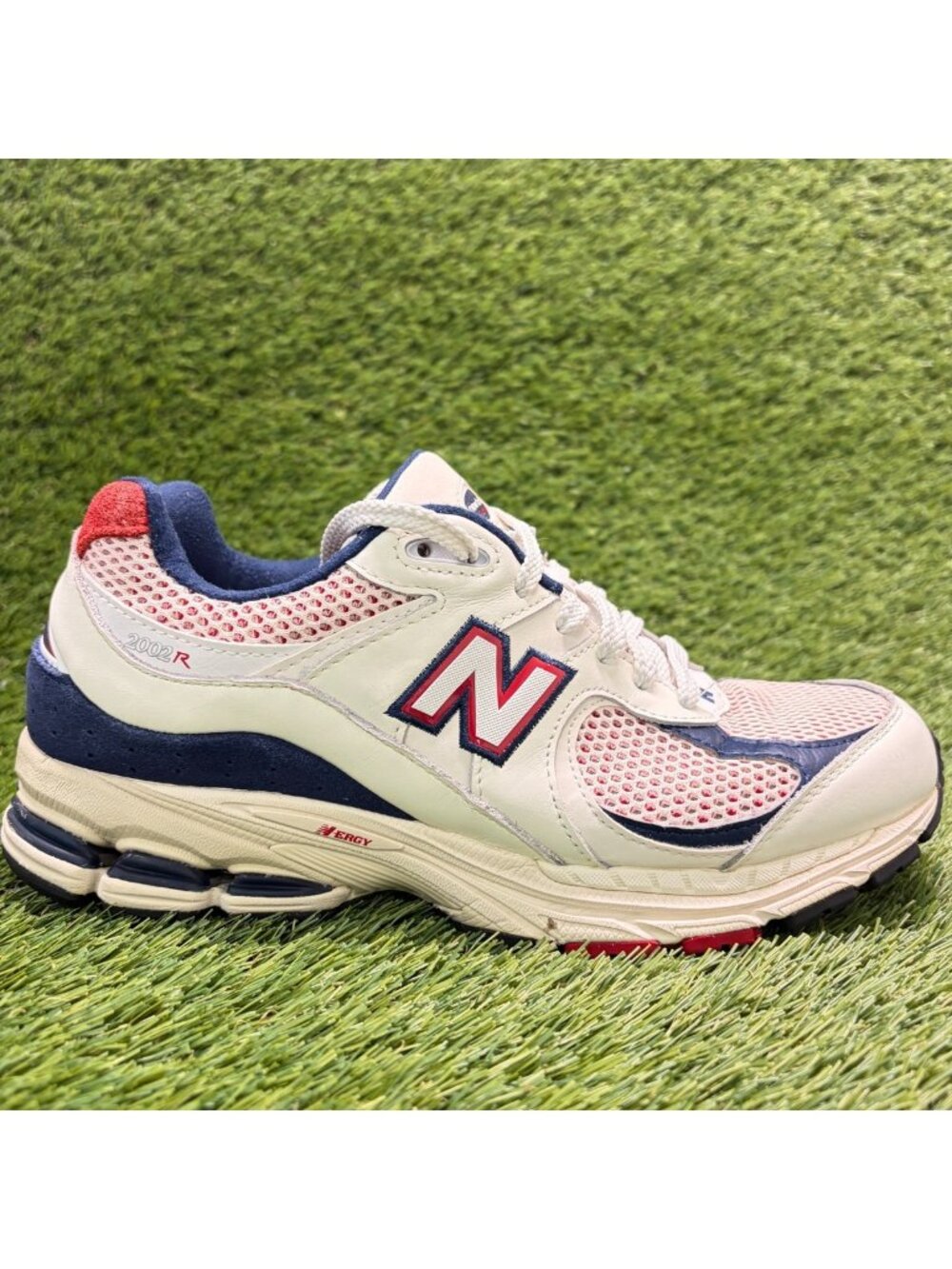 New Balance 2002R Mens Size 8.5 White Red Blue Athletic Running Shoes Sneakers